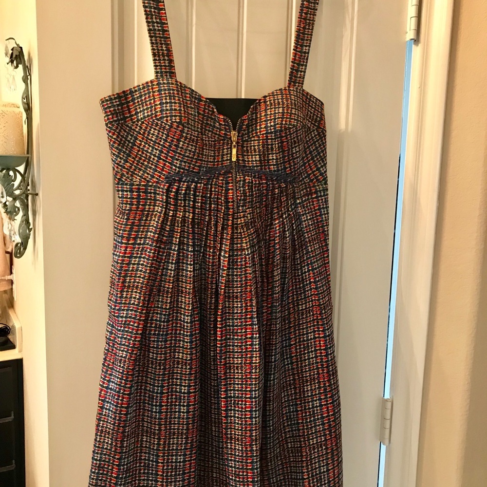 Short dress, adorable!